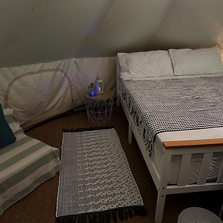 Spacious Bell Tent At Herigerbi Park Lincolnshire Villa Grantham Exterior photo